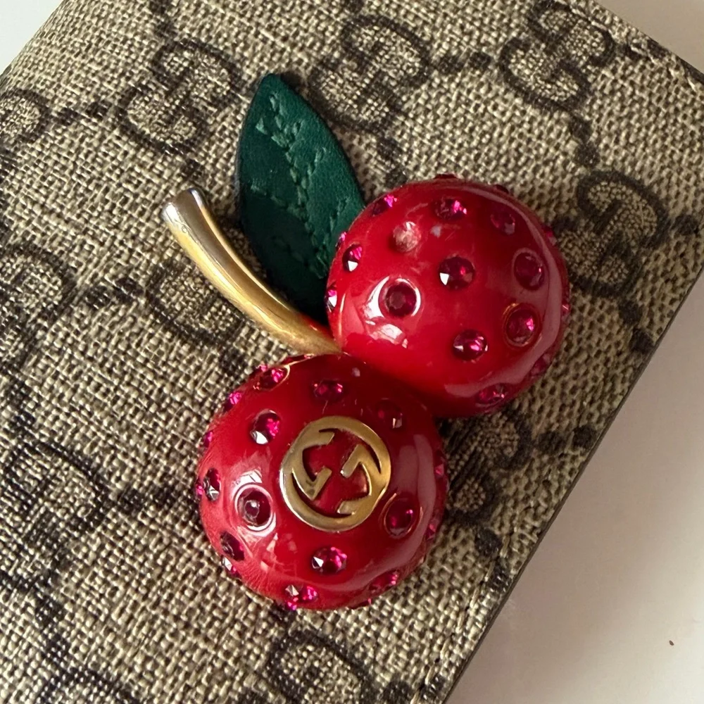 🍒 Gucci GG Supreme Cherry Crystal Compact Wallet - Picture 3 of 13